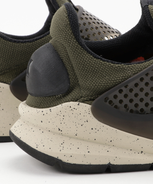 NIKE（ナイキ）の「NIKE SOCK DART（スニーカー・メンズ・グレー/ブラック/オリーブ・26/28/27）」の4枚目の写真