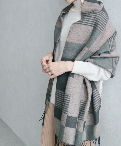 reca（レカ）の「ブロックチェック柄大判ストール（ストール/ショール・レディース・グレー/ブルー/ベージュ/ブラック/ネイビー/ピンク・FREE）」の6枚目の写真