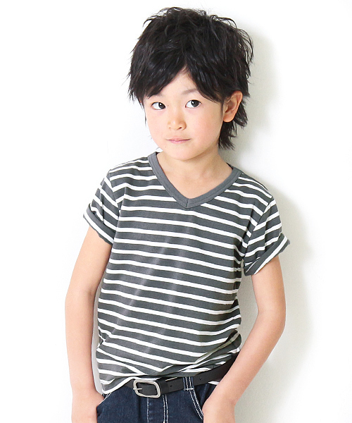 devirock(デビロック)の「先染めボーダーVネック半袖Tシャツ カットソー(Tシャツ/カットソー・キッズ・トリコロール/チャコール/ブラック・100cm/150cm/130cm/160cm/140cm/120cm/110cm)」の3枚目の写真