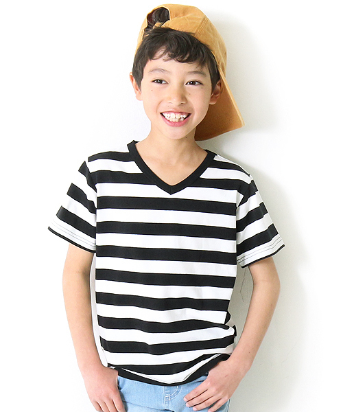 devirock(デビロック)の「先染めボーダーVネック半袖Tシャツ カットソー(Tシャツ/カットソー・キッズ・トリコロール/チャコール/ブラック・100cm/150cm/130cm/160cm/140cm/120cm/110cm)」の2枚目の写真