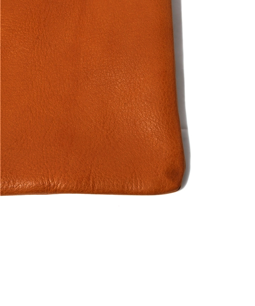 SHIPS（シップス）の「AMIACALVA for SHIPS: レザークラッチバッグ（クラッチバッグ・メンズ・ブラック/カーキ・ONE SIZE）」の5枚目の写真