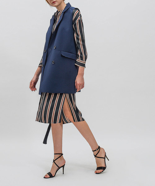 CHARLES & KEITH(チャールズ & キース)の「クリスクロスストラップサンダル / CRISS CROSS STRAP SANDALS(サンダル・レディース・ブラック/レッド・22.5cm/23.5cm/24.5cm/23cm/25cm)」の6枚目の写真