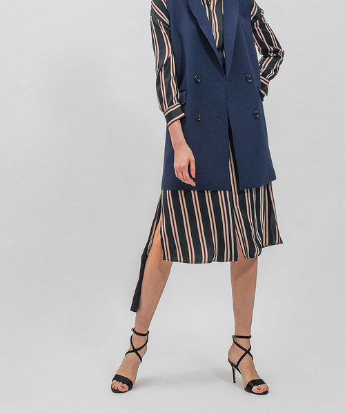 CHARLES & KEITH(チャールズ & キース)の「クリスクロスストラップサンダル / CRISS CROSS STRAP SANDALS(サンダル・レディース・ブラック/レッド・22.5cm/23.5cm/24.5cm/23cm/25cm)」の7枚目の写真