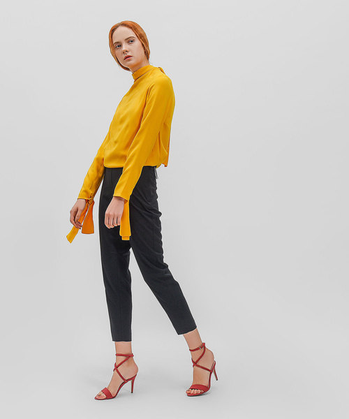 CHARLES & KEITH(チャールズ & キース)の「クリスクロスストラップサンダル / CRISS CROSS STRAP SANDALS(サンダル・レディース・ブラック/レッド・22.5cm/23.5cm/24.5cm/23cm/25cm)」の12枚目の写真