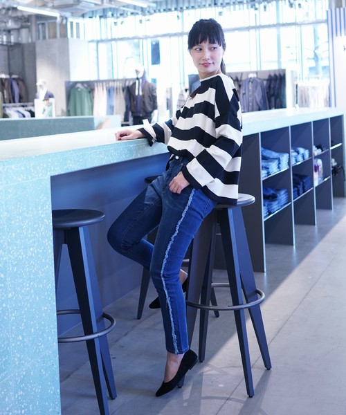 koe(コエ)の「デニムサイドフリンジスキニーパンツ ○(デニムパンツ・レディース・インディゴブルー/ライトインディゴブルー・S/M/L)」の10枚目の写真