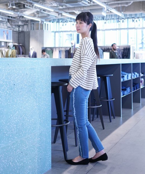 koe(コエ)の「デニムサイドフリンジスキニーパンツ ○(デニムパンツ・レディース・インディゴブルー/ライトインディゴブルー・S/M/L)」の7枚目の写真