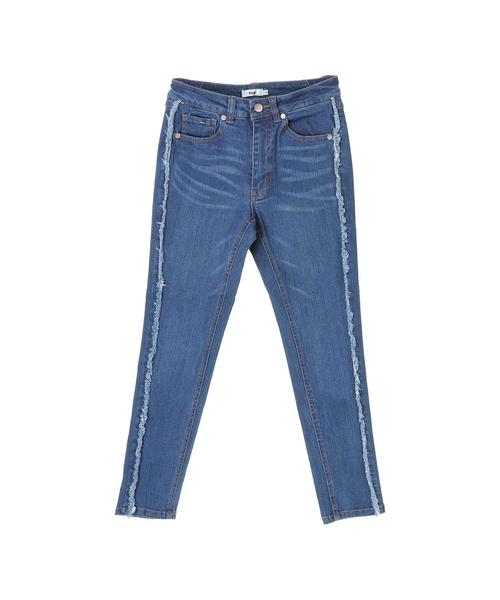 koe(コエ)の「デニムサイドフリンジスキニーパンツ ○(デニムパンツ・レディース・インディゴブルー/ライトインディゴブルー・S/M/L)」の3枚目の写真