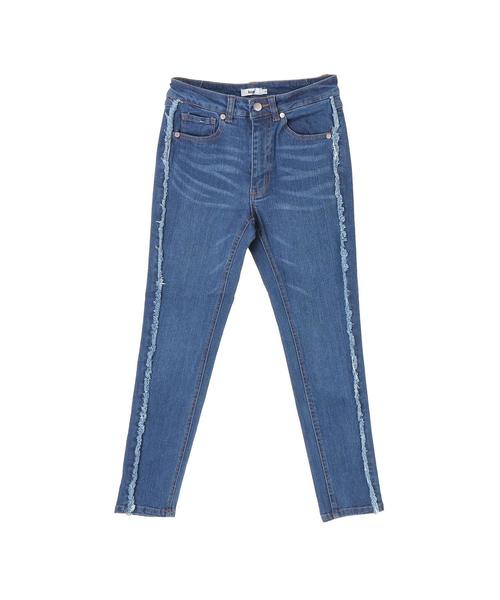 koe(コエ)の「デニムサイドフリンジスキニーパンツ ○(デニムパンツ・レディース・インディゴブルー/ライトインディゴブルー・S/M/L)」の12枚目の写真