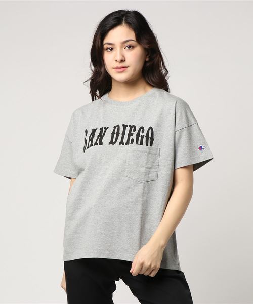Champion(チャンピオン)の「【Champion/チャンピオン】レディース ポケットTシャツ(Tシャツ/カットソー・レディース・グレー/ピンク/ダークネイビー/ホワイト・MEDIUM/LARGE)」の3枚目の写真