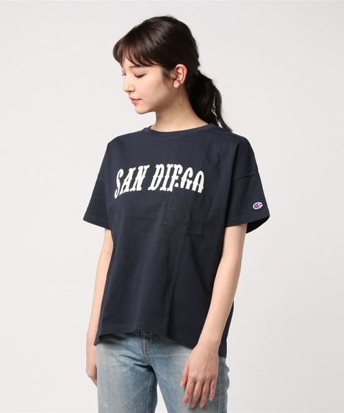 Champion(チャンピオン)の「【Champion/チャンピオン】レディース ポケットTシャツ(Tシャツ/カットソー・レディース・グレー/ピンク/ダークネイビー/ホワイト・MEDIUM/LARGE)」の4枚目の写真
