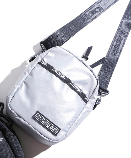 Kappa(カッパ)の「∴WEGO/Kappa別注ミニマムショルダーバッグ(ショルダーバッグ・メンズ・ブラック/シルバー・FREE)」の2枚目の写真