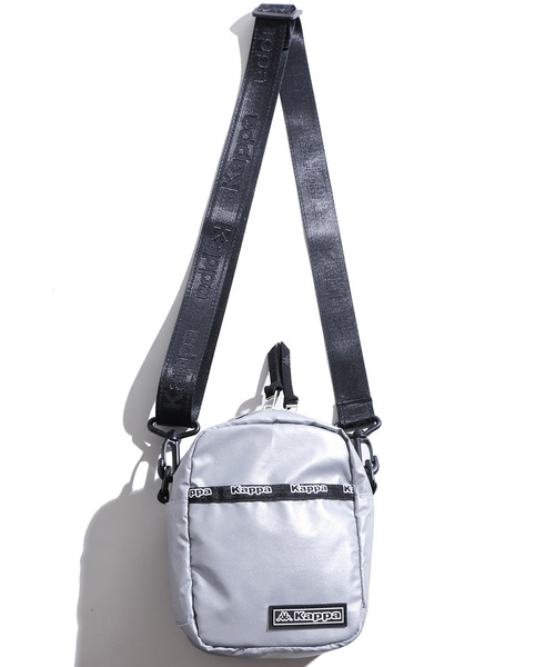 Kappa(カッパ)の「∴WEGO/Kappa別注ミニマムショルダーバッグ(ショルダーバッグ・メンズ・ブラック/シルバー・FREE)」の3枚目の写真