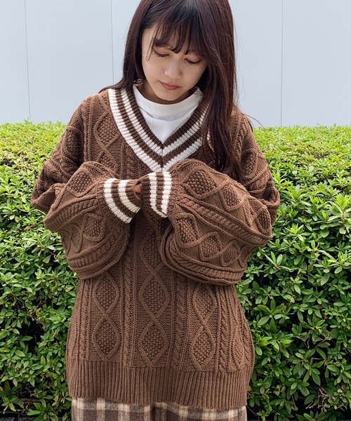apres jour（アプレジュール）の「ケーブルチルデンＶニット【ZOZOTOWN限定アイテム】（ニット/セーター・レディース・ダークブラウン/モカ/ライトベージュ・フリー）」の5枚目の写真