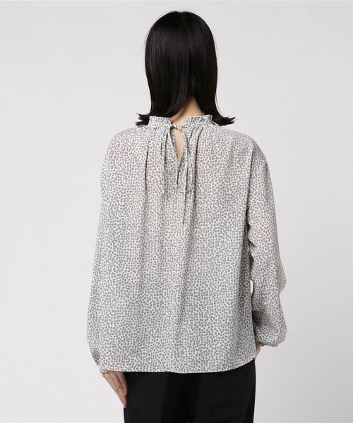 NOLLEY’S(ノーリーズ)の「デシンスクエアドットブラウス(シャツ/ブラウス・レディース・ベージュ系その他3/ブラック系その他3・38)」の4枚目の写真