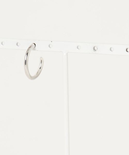 SunKu(サンク)の「WEB限定 SUNKU/サンク LARGE HOOP PIEACE/ラージ フープ ピアス/片耳用(ピアス(片耳用)・メンズ・ホワイト/オフホワイト/シルバー・ONE SIZE)」の3枚目の写真