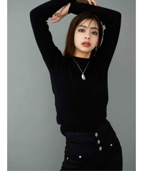 GYDA（ジェイダ）の「ボトルネックリブニット トップス（ニット/セーター・レディース・オフホワイト/ブラック/ベージュ・FREE）」の3枚目の写真