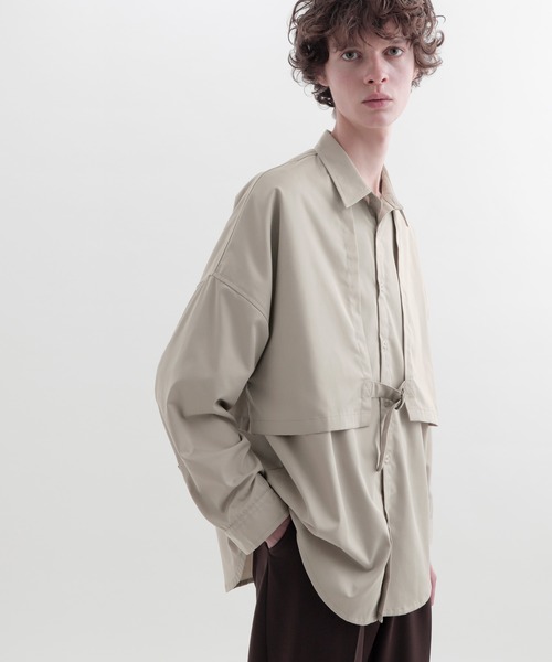 EMMA CLOTHES（エマクローズ）の「ヨークトレンチレイヤードワイドシャツ Long sleeve(EMMA CLOTHES)（シャツ/ブラウス・メンズ・ダークブラウン/ブラック/グレー系その他/グレイッシュベージュ・FREE）」の4枚目の写真