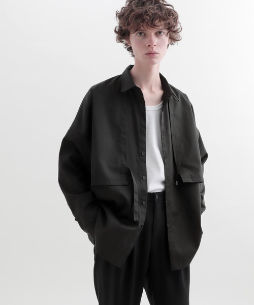 EMMA CLOTHES（エマクローズ）の「ヨークトレンチレイヤードワイドシャツ Long sleeve(EMMA CLOTHES)（シャツ/ブラウス・メンズ・ダークブラウン/ブラック/グレー系その他/グレイッシュベージュ・FREE）」の2枚目の写真