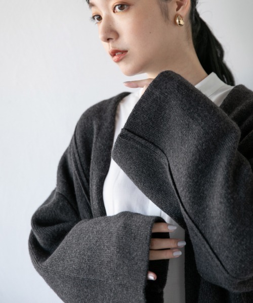 LOWRYS FARM（ローリーズファーム）の「５Ｇニットジャケットカーデ　897837（カーディガン/ボレロ・レディース・チャコールグレー/ベージュ/グリーン・FREE）」の4枚目の写真