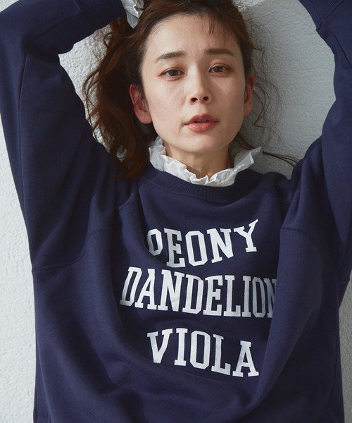 Libra Cue（リブラ キュー）の「ボタニカルロゴカレッジスウェット