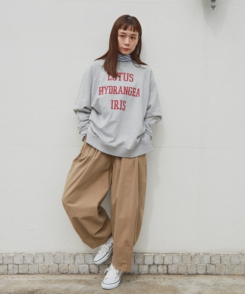 Libra Cue（リブラ キュー）の「ボタニカルロゴカレッジスウェット