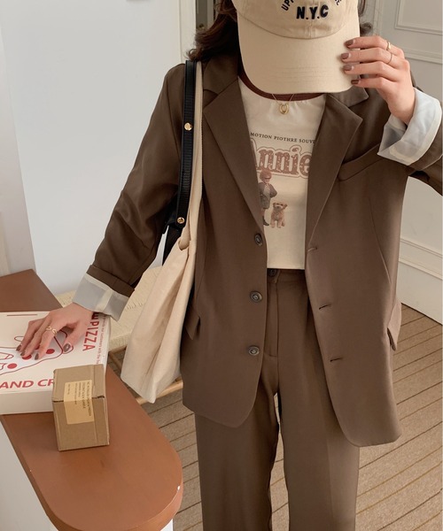 ABITOKYO（アビトーキョー）の「【セットアップ】ビックシルエットシングルジャケット+センタープレスセミワイドパンツ２点セット（セットアップ・レディース・カーキ/ブラック/グレー/ベージュ/ブルーグレー/チャコール/ライトピンク/ライトグリーン/パープル/ダークベージュ/ダークグリーン/オレンジ/ダークグリーン系/カーキ系/ブラウン・S/M）」の21枚目の写真