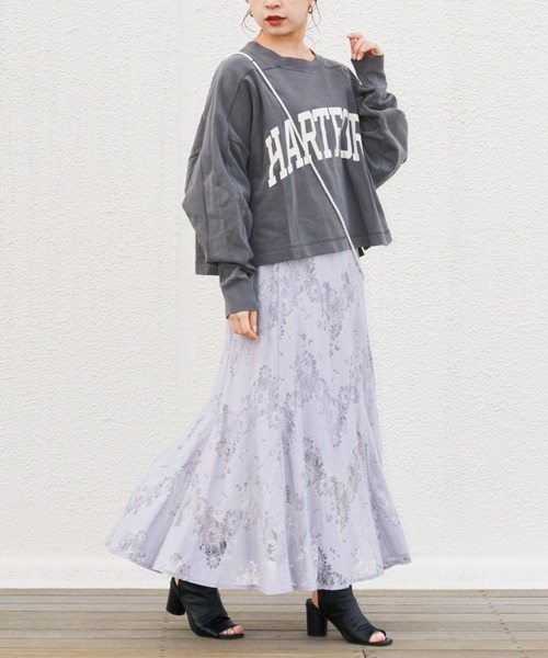 Chico（チコ）の「ショート丈デカロゴスウェット（スウェット・レディース・チャコールグレー/ライトグレー/アイボリー/レッド・FREE）」の10枚目の写真