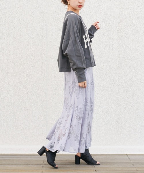 Chico（チコ）の「ショート丈デカロゴスウェット（スウェット・レディース・チャコールグレー/ライトグレー/アイボリー/レッド・FREE）」の11枚目の写真