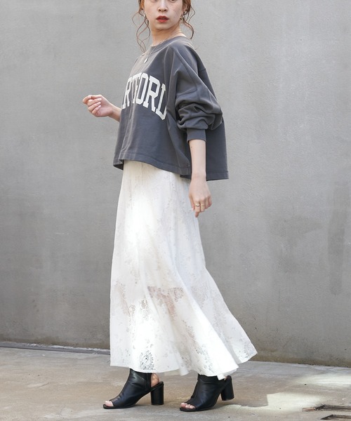 Chico（チコ）の「ショート丈デカロゴスウェット（スウェット・レディース・チャコールグレー/ライトグレー/アイボリー/レッド・FREE）」の15枚目の写真