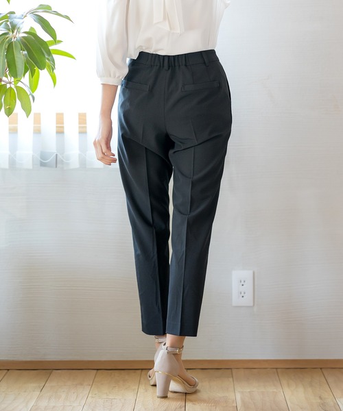 WHITE JOOLA（ホワイトジョーラ）の「【洗濯機で洗える】抗菌ストレッチ・多機能テーパードパンツ（その他パンツ・レディース・ブラック/グレー/グレイッシュベージュ・61/64/67/70）」の10枚目の写真