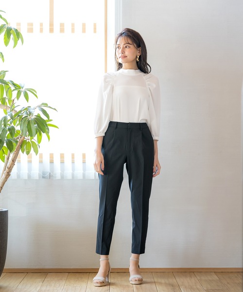 WHITE JOOLA（ホワイトジョーラ）の「【洗濯機で洗える】抗菌ストレッチ・多機能テーパードパンツ（その他パンツ・レディース・ブラック/グレー/グレイッシュベージュ・61/64/67/70）」の17枚目の写真