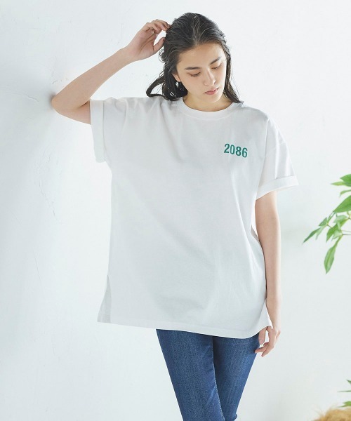 LIPSTAR（リップスター）の「オーバーサイズサイドスリットロゴ半袖Tシャツ（Tシャツ/カットソー・レディース・オフホワイト/イエロー/ベージュ・M）」の4枚目の写真