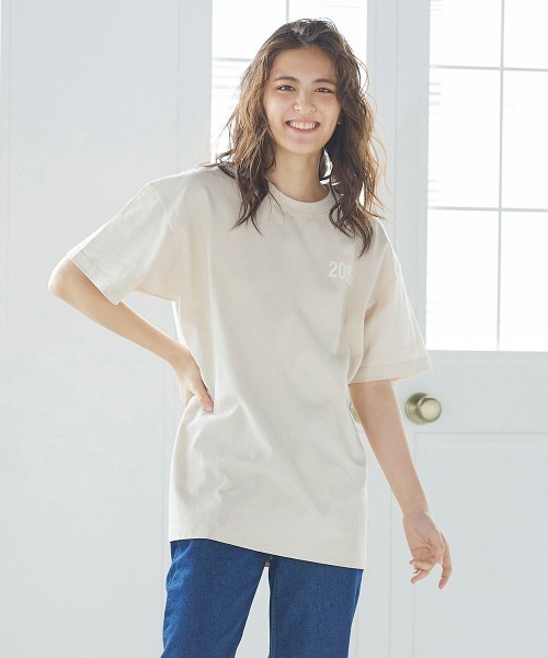 LIPSTAR（リップスター）の「オーバーサイズサイドスリットロゴ半袖Tシャツ（Tシャツ/カットソー・レディース・オフホワイト/イエロー/ベージュ・M）」の6枚目の写真