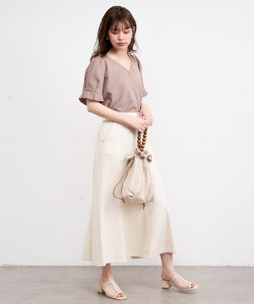 natural couture(ナチュラルクチュール)の「バー釦袖タックブラウス(シャツ/ブラウス・レディース・ブラック/サックスブルー/ミント/モカ/ストライプ/ライトベージュ・FREE)」の16枚目の写真