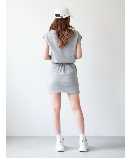 Darich(ダーリッチ)の「エンボスポイントスウェットトップス(スウェット・レディース・ピンク/ブラック/グレー/アイボリー・FREE)」の17枚目の写真