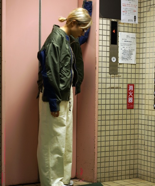 AVIREX(アヴィレックス)の「タイプブルー コンビネーション MA-1/ TYPE BLUE COMBINATION MA-1(MA-1・レディース・ブラック/セージグリーン・FREE)」の22枚目の写真