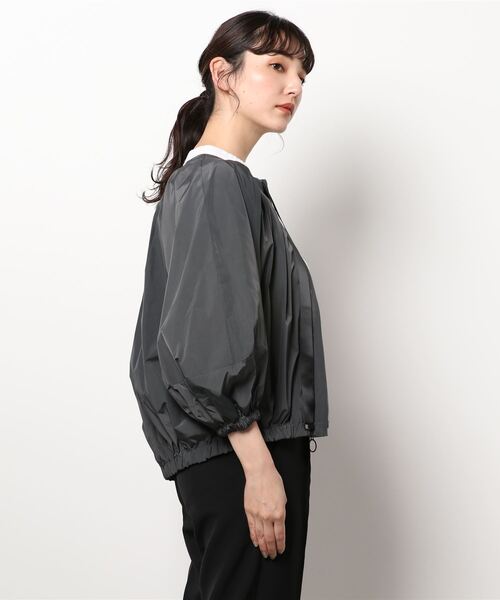 LUGIVA（ルギヴァ）の「形状記憶タフタ タックブルゾン（ブルゾン・レディース・チャコールグレー/ブラック/ベージュ・M）」の18枚目の写真