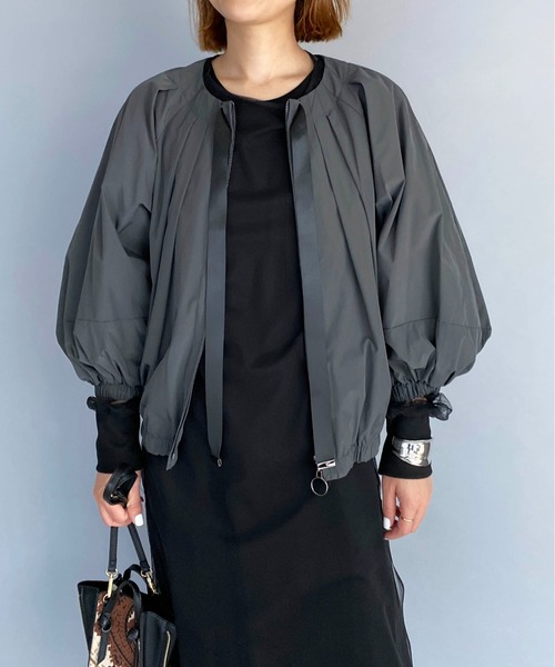 LUGIVA（ルギヴァ）の「形状記憶タフタ タックブルゾン（ブルゾン・レディース・チャコールグレー/ブラック/ベージュ・M）」の2枚目の写真