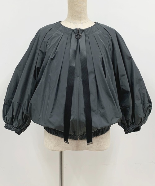 LUGIVA（ルギヴァ）の「形状記憶タフタ タックブルゾン（ブルゾン・レディース・チャコールグレー/ブラック/ベージュ・M）」の4枚目の写真