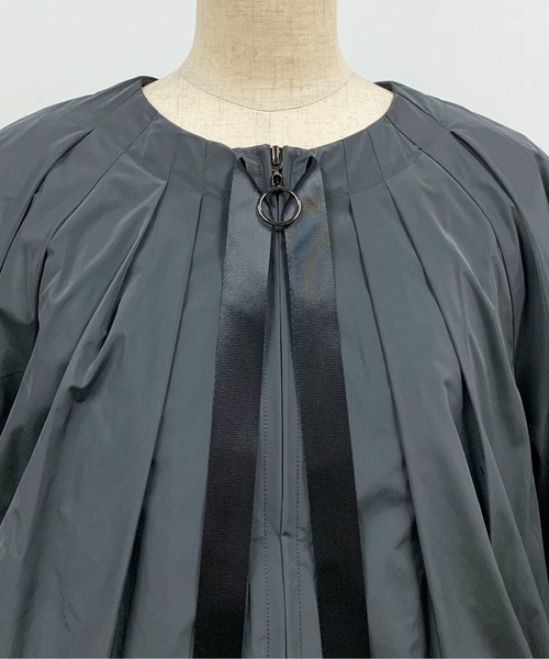 LUGIVA（ルギヴァ）の「形状記憶タフタ タックブルゾン（ブルゾン・レディース・チャコールグレー/ブラック/ベージュ・M）」の10枚目の写真