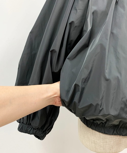 LUGIVA（ルギヴァ）の「形状記憶タフタ タックブルゾン（ブルゾン・レディース・チャコールグレー/ブラック/ベージュ・M）」の5枚目の写真