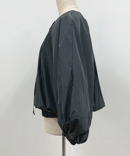 LUGIVA（ルギヴァ）の「形状記憶タフタ タックブルゾン（ブルゾン・レディース・チャコールグレー/ブラック/ベージュ・M）」の8枚目の写真