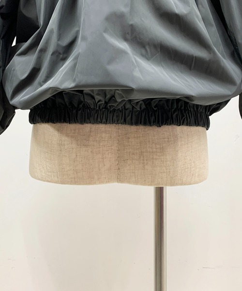 LUGIVA（ルギヴァ）の「形状記憶タフタ タックブルゾン（ブルゾン・レディース・チャコールグレー/ブラック/ベージュ・M）」の6枚目の写真