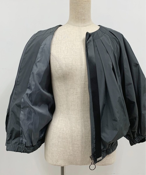 LUGIVA（ルギヴァ）の「形状記憶タフタ タックブルゾン（ブルゾン・レディース・チャコールグレー/ブラック/ベージュ・M）」の9枚目の写真