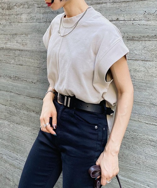 PAGEBOY（ページボーイ）の「スローサイズカットフレンチスリーブ（Tシャツ/カットソー・レディース・ブラック/オフホワイト/イエロー系その他/グレイッシュベージュ・FREE）」の3枚目の写真