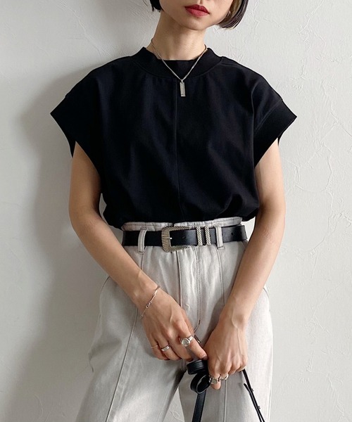 PAGEBOY（ページボーイ）の「スローサイズカットフレンチスリーブ（Tシャツ/カットソー・レディース・ブラック/オフホワイト/イエロー系その他/グレイッシュベージュ・FREE）」の2枚目の写真