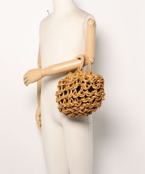 ALIENINA（アリエニーナ）の「【ALIENINA/アリエニーナ】ウッドハンドル ミニ コットン ロープバッグ（ハンドバッグ・レディース・ライトグレー/ベージュ/マスタード/チョコ・FREE）」の9枚目の写真