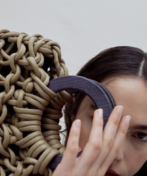 ALIENINA（アリエニーナ）の「【ALIENINA/アリエニーナ】ウッドハンドル ミニ コットン ロープバッグ（ハンドバッグ・レディース・ライトグレー/ベージュ/マスタード/チョコ・FREE）」の10枚目の写真