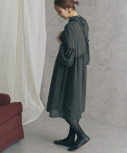 URBAN RESEARCH ROSSO（アーバンリサーチロッソ）の「ジオメトリックミニワンピース（ワンピース・レディース・ブラック/グリーン系その他・FREE）」の5枚目の写真