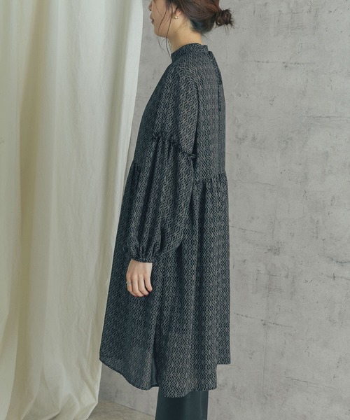 URBAN RESEARCH ROSSO（アーバンリサーチロッソ）の「ジオメトリックミニワンピース（ワンピース・レディース・ブラック/グリーン系その他・FREE）」の12枚目の写真